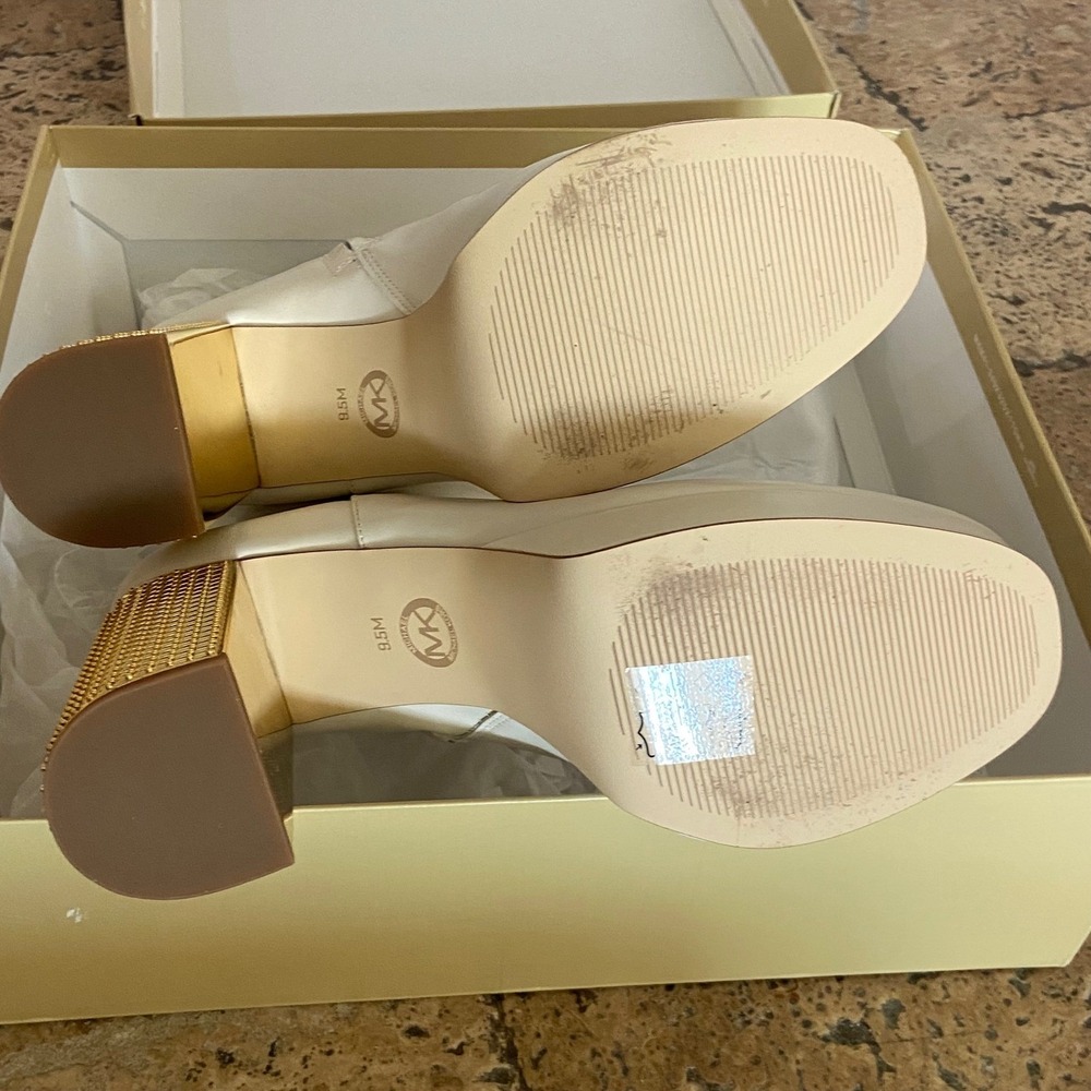 Michael Kors Maxine Platform Bootie Light Cream Leather Gold Cage 9.5 - Picture 8 of 11
